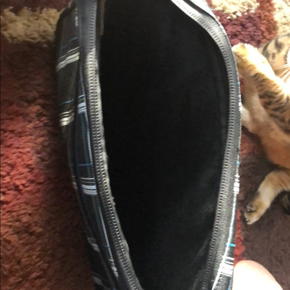 Holds 13 inch Hurley brand - Picture 2 of 5